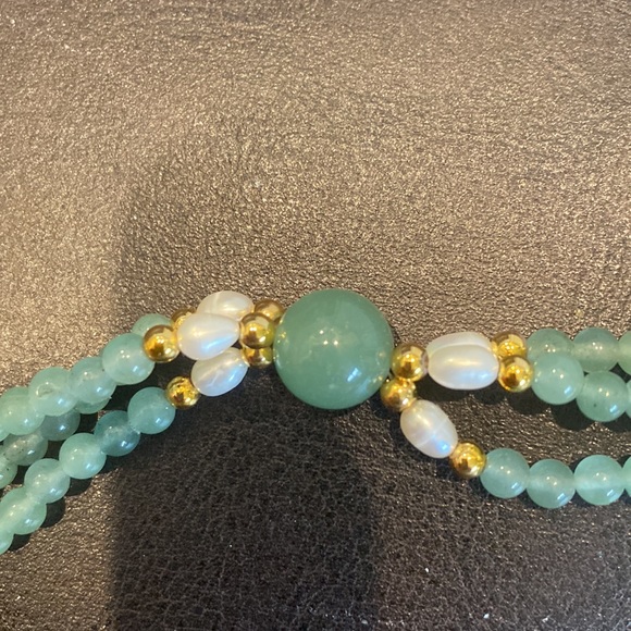 Jade and freshwater pearl necklace 15” - Picture 3 of 4